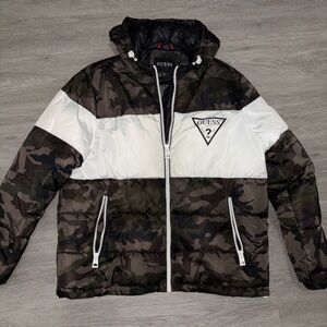 GUESS Men's White and Camouflage Puffer Jacket
